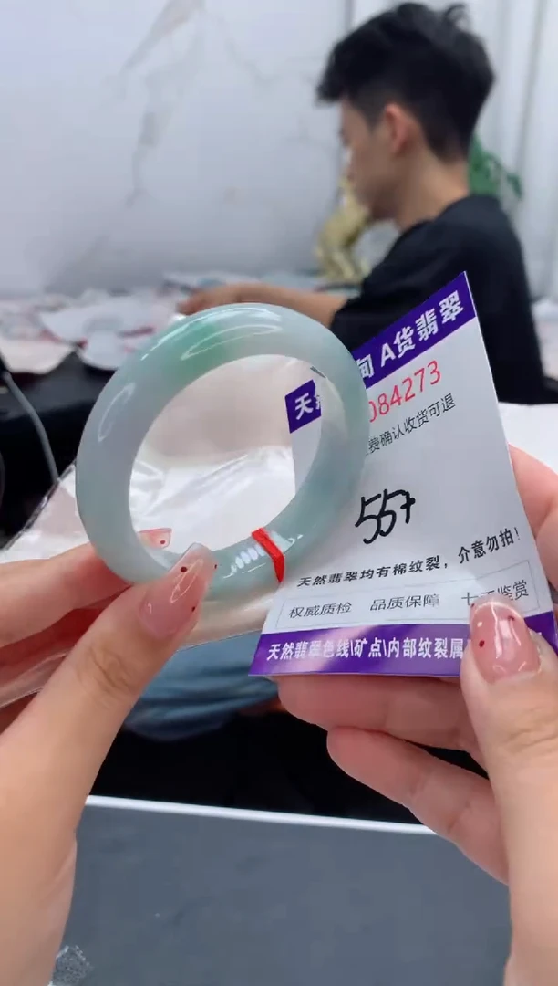 未镶嵌手镯翡翠有纹，完美者勿拍