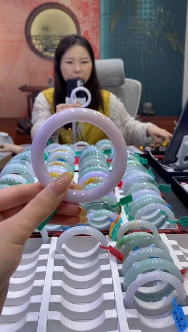 翡翠手镯未镶嵌多人19435