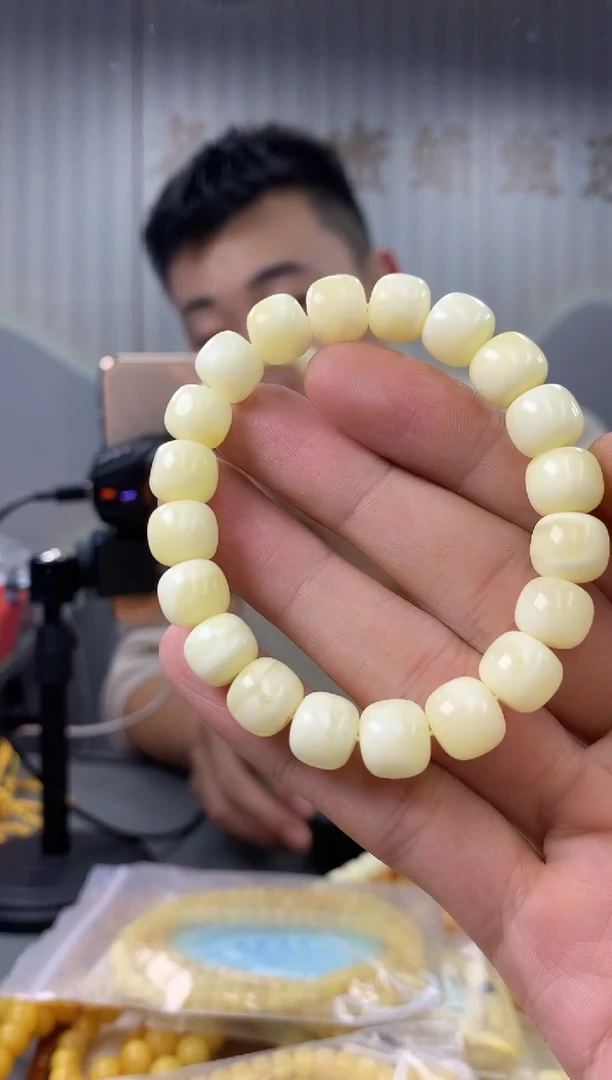 【闪购商品】蜜蜡裸石未镶嵌手串