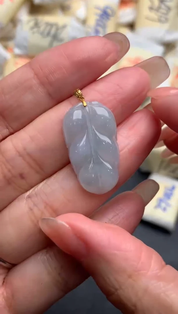 18K金镶嵌挂件翡翠福利