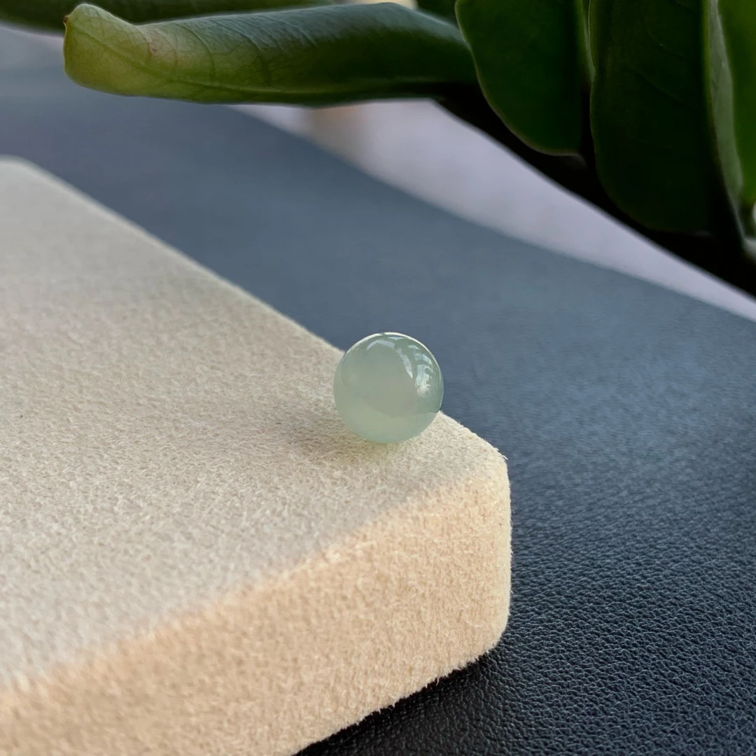 缅甸天然a货翡翠卡6.2mm晴绿