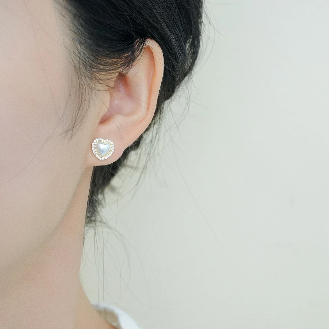 铜合金耳饰 小号爱心耳钉2025新款百搭超仙小众高级感耳环