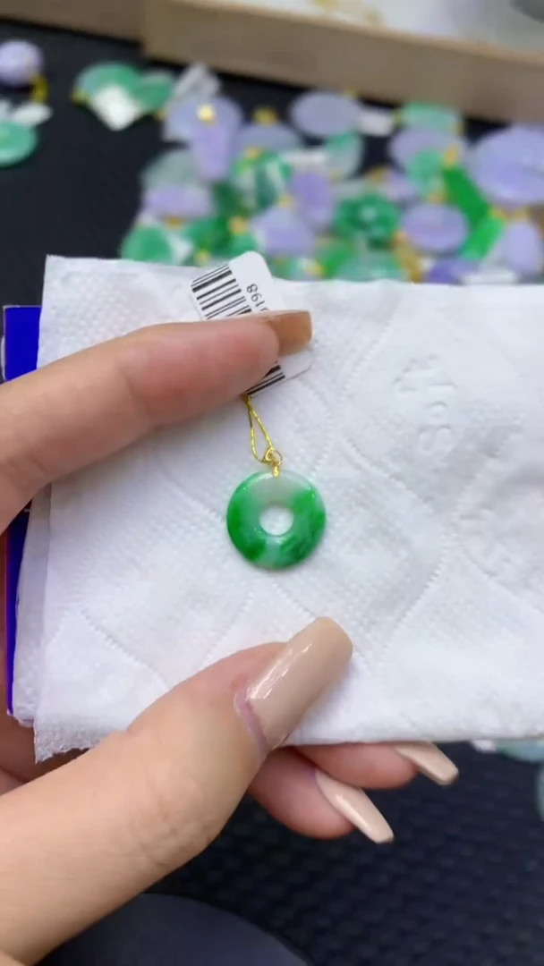 颈饰18K金镶嵌翡翠天然缅甸翡翠A货