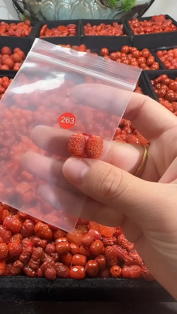 颈饰未镶嵌南红玛瑙1