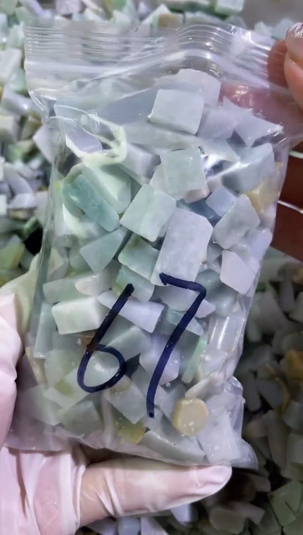 【闪购商品】翡翠颈饰未镶嵌天然翡翠边角小号500克67