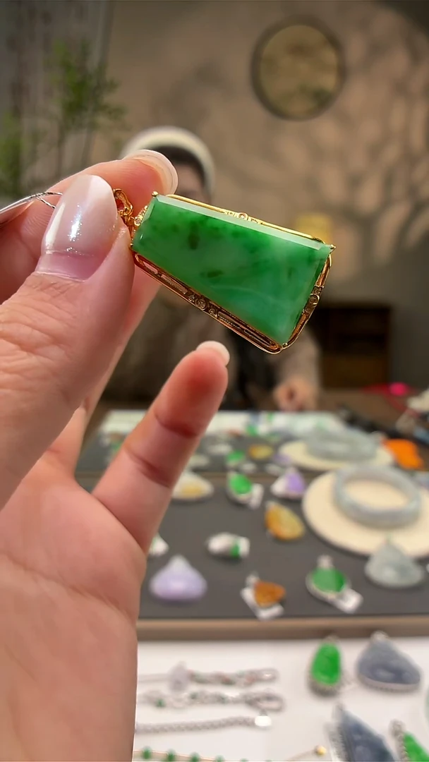 吊坠(不含链)18K金镶嵌翡翠无事牌