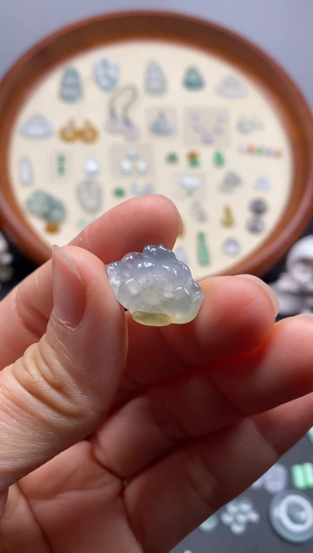 颈饰未镶嵌翡翠冰黄翡花开富贵/芬