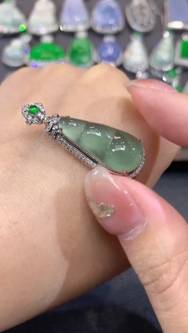 吊坠(不含链)18K金镶嵌翡翠C37