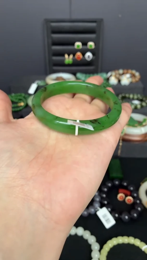 未镶嵌手镯和田玉XG 56.6 苹果绿手镯