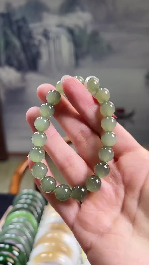 未镶嵌手串和田玉10mm左右湖水绿