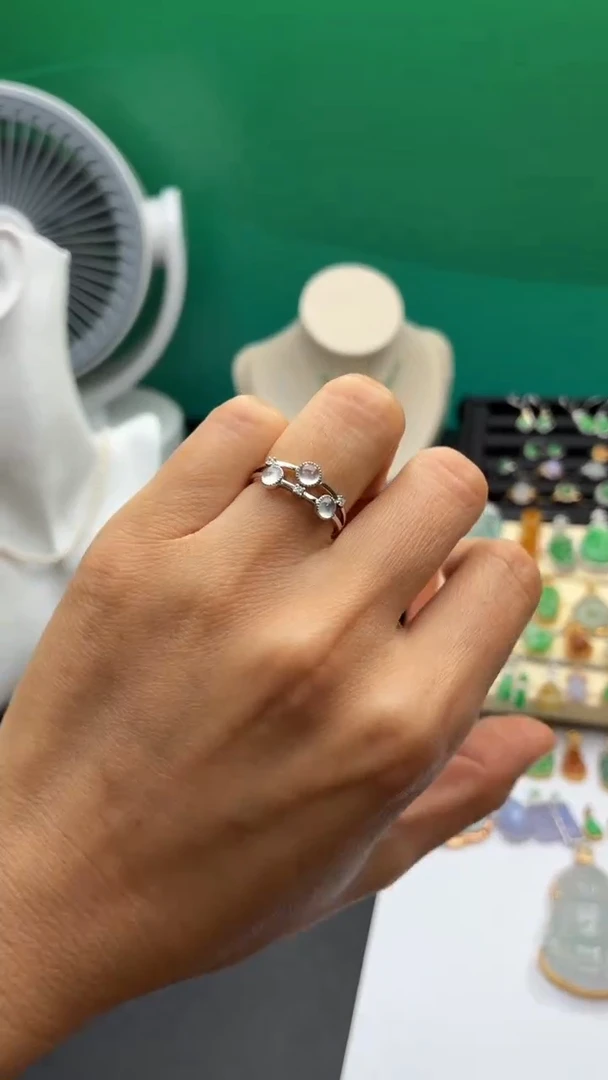 颈饰18K金镶嵌翡翠天然翡翠A货