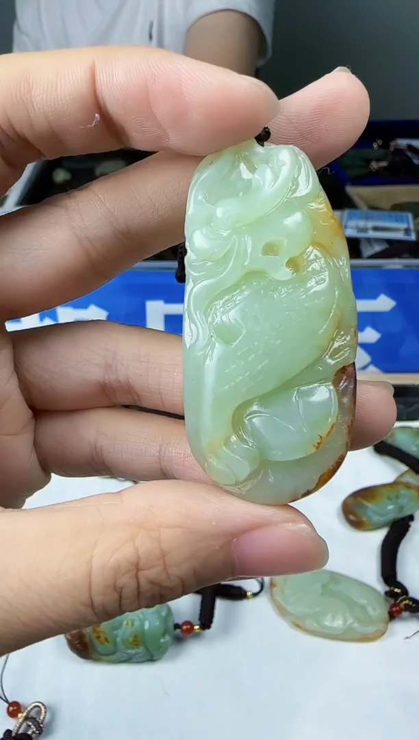 和田玉未镶嵌颈饰1