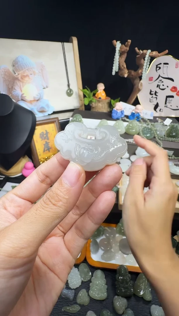 颈饰未镶嵌和田玉_*Z46烟紫如意锁