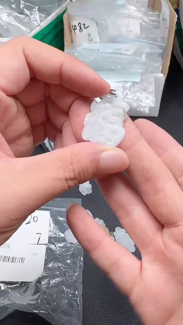 翡翠未镶嵌颈饰xc020