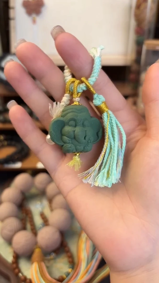 泥塑?****。降真香大象包挂一个