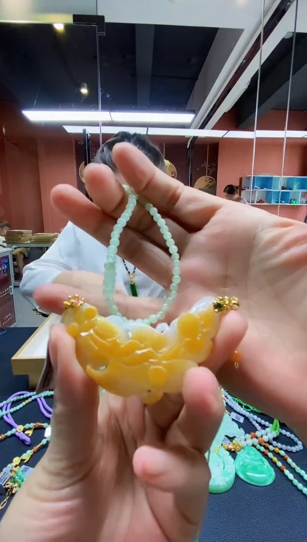 颈饰未镶嵌翡翠吊坠