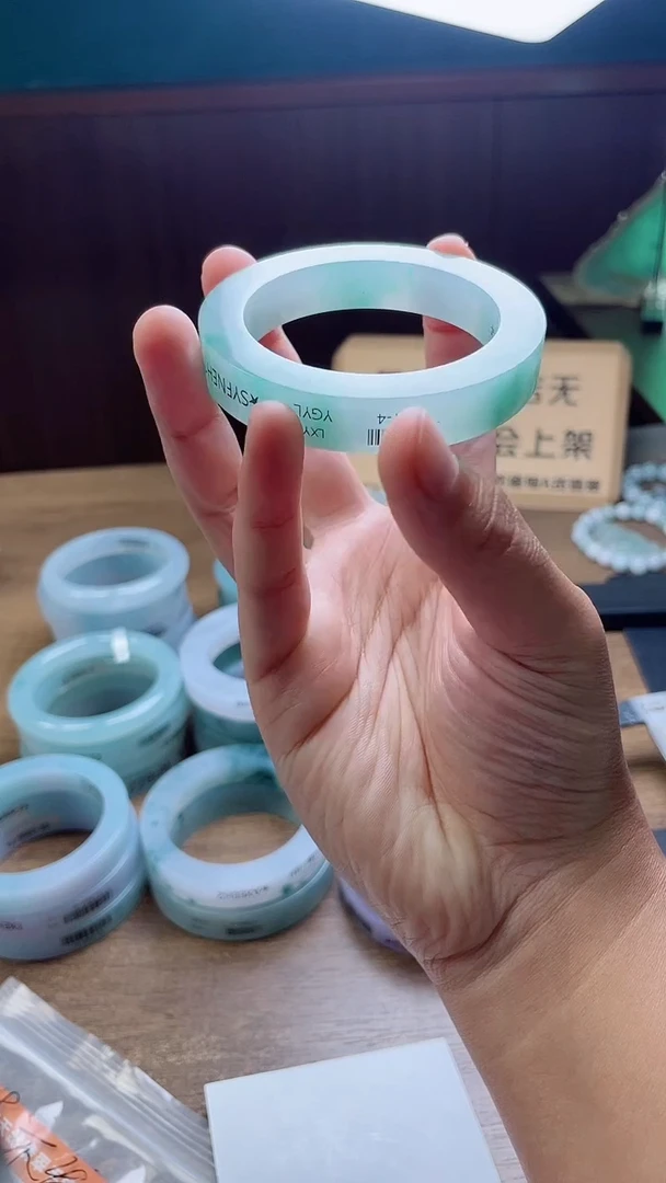 定制翡翠手镯未镶嵌佰**缘定制