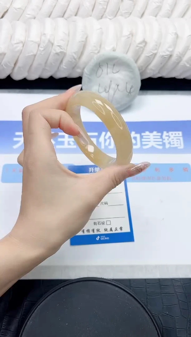 未镶嵌手镯石英质玉18-57.6