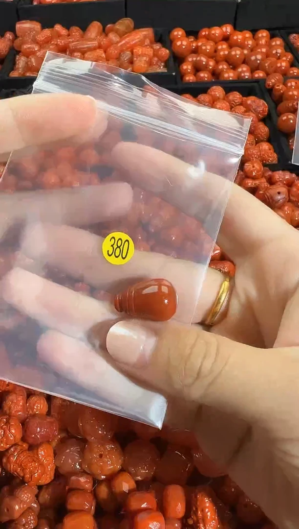 颈饰未镶嵌南红玛瑙1