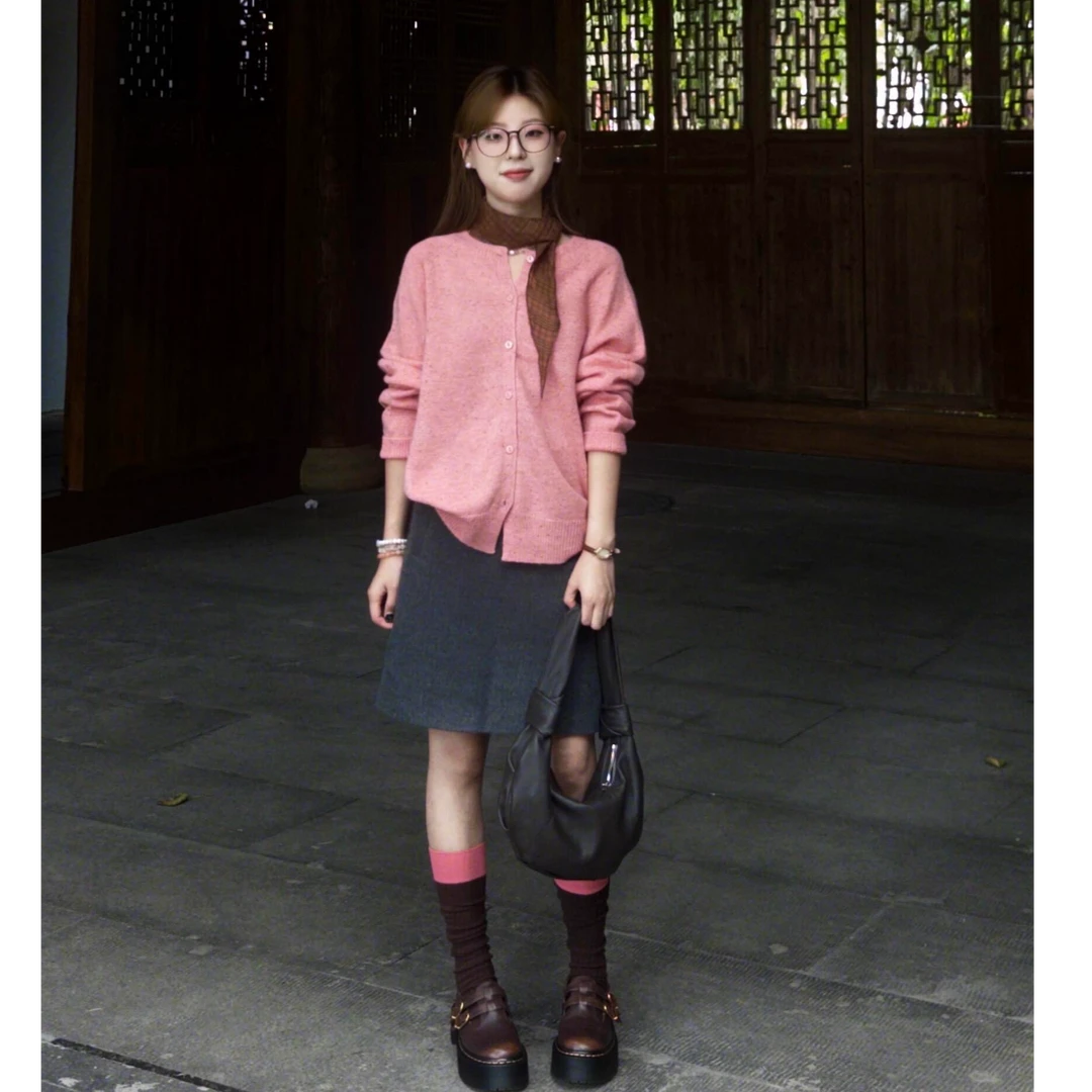 韩版洋气今年流行一整套2025秋季爆款巨好看针织开衫裙子两件套