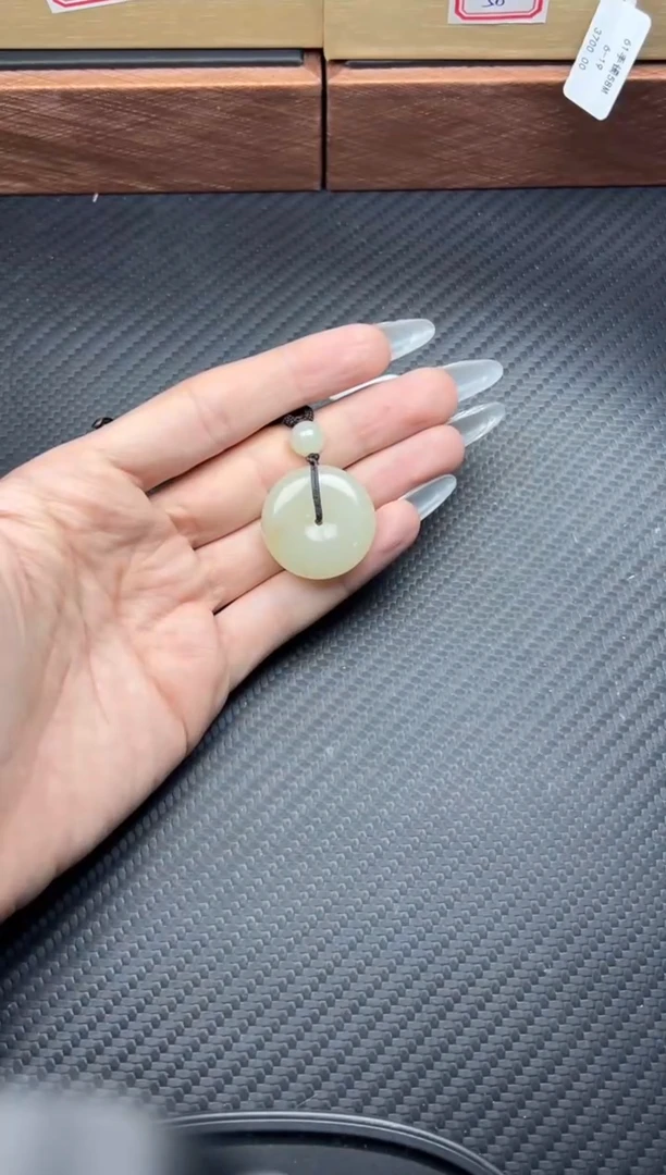 吊坠(赠链)未镶嵌和田玉且末金山微色差平安扣J