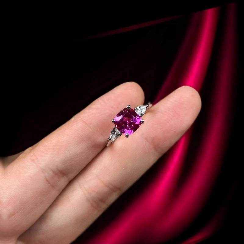 如懿镀K金高订656-轻奢5A级Hotpink热粉培育蓝宝石精切合金戒指