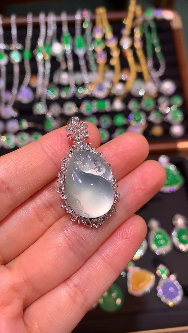 吊坠(赠链)18K金镶嵌翡翠玻璃种福袋吊坠