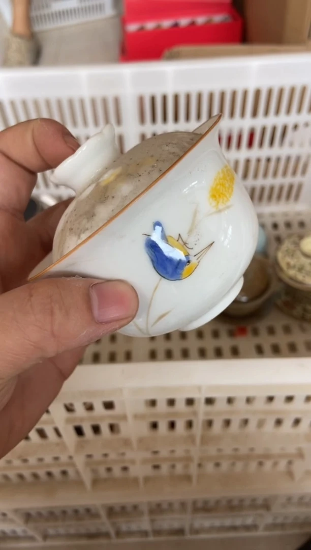 摄影的产品有使用过的痕迹有点脏介意勿拍