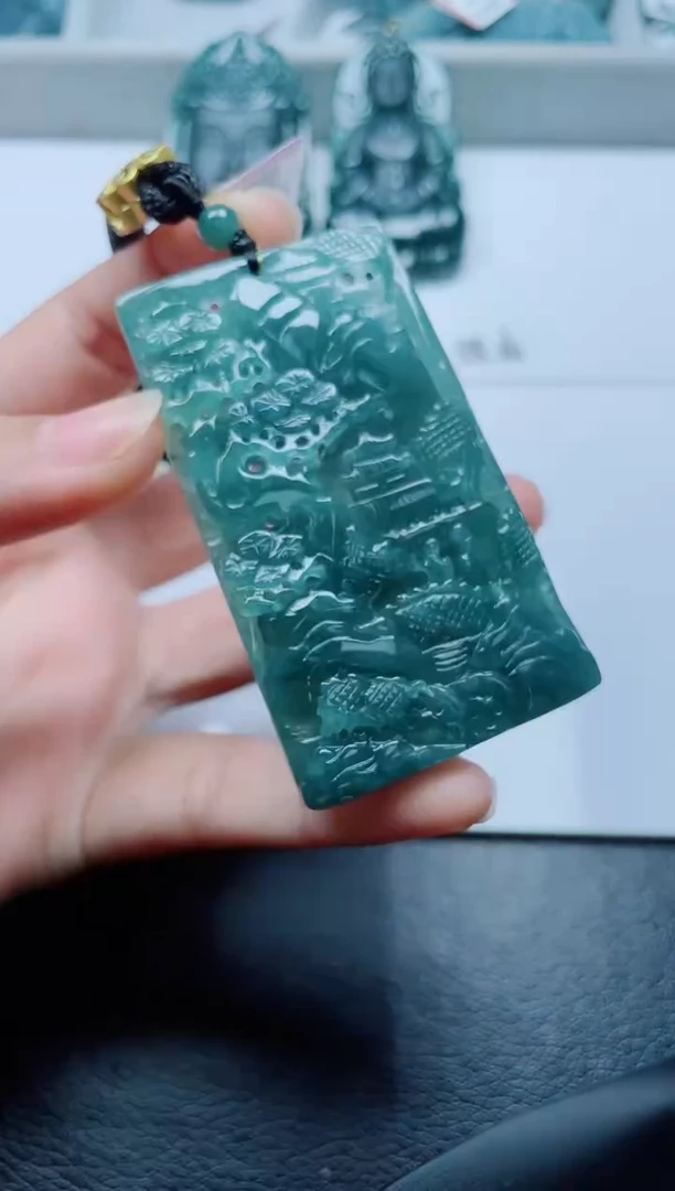 颈饰未镶嵌翡翠