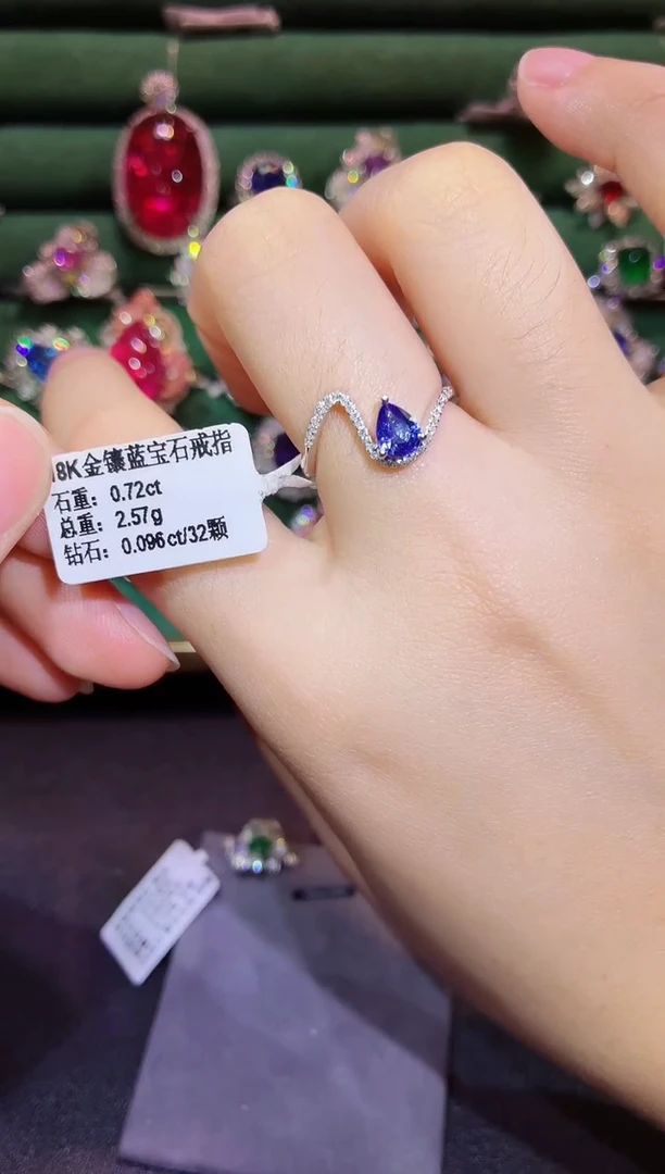 戒指蓝宝石18K金镶嵌0.72克拉
