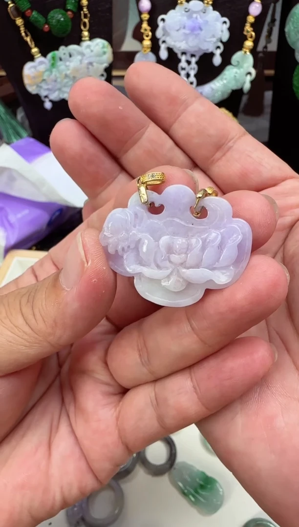 颈饰未镶嵌翡翠吊坠