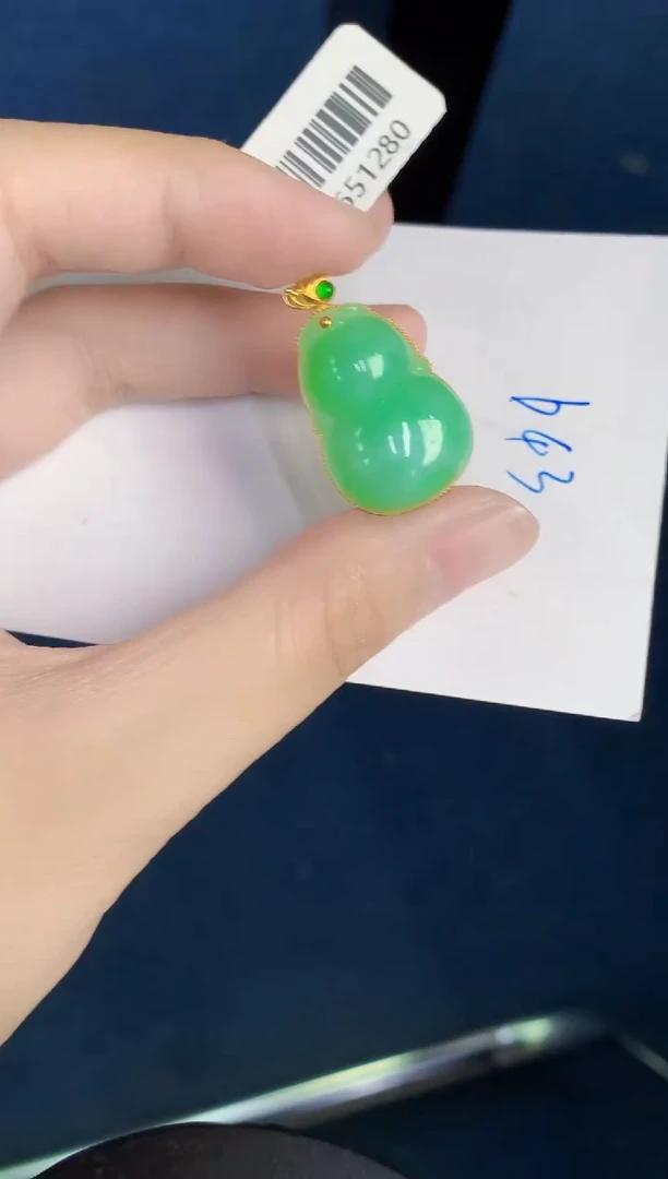 翡翠18K金镶嵌颈饰天然翡翠緬甸A貨