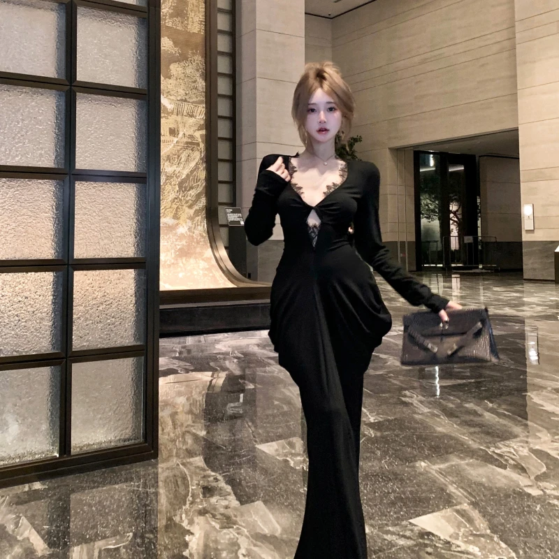 法式黑色蕾丝V领扭结镂空长袖连衣裙秋冬御姐性感显瘦收腰长裙