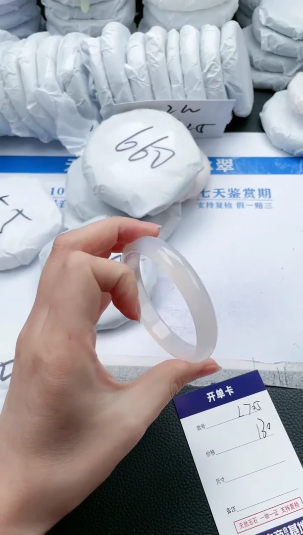 【闪购商品】石英质玉手镯未镶嵌L705