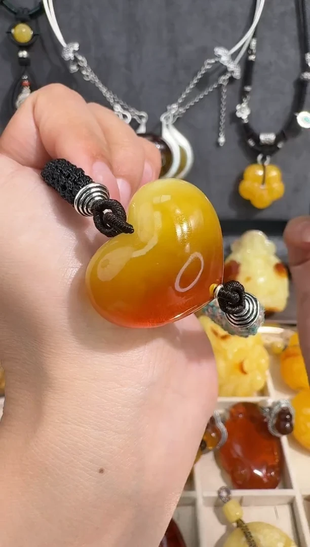 裸石琥珀未镶嵌F**゛琥珀
