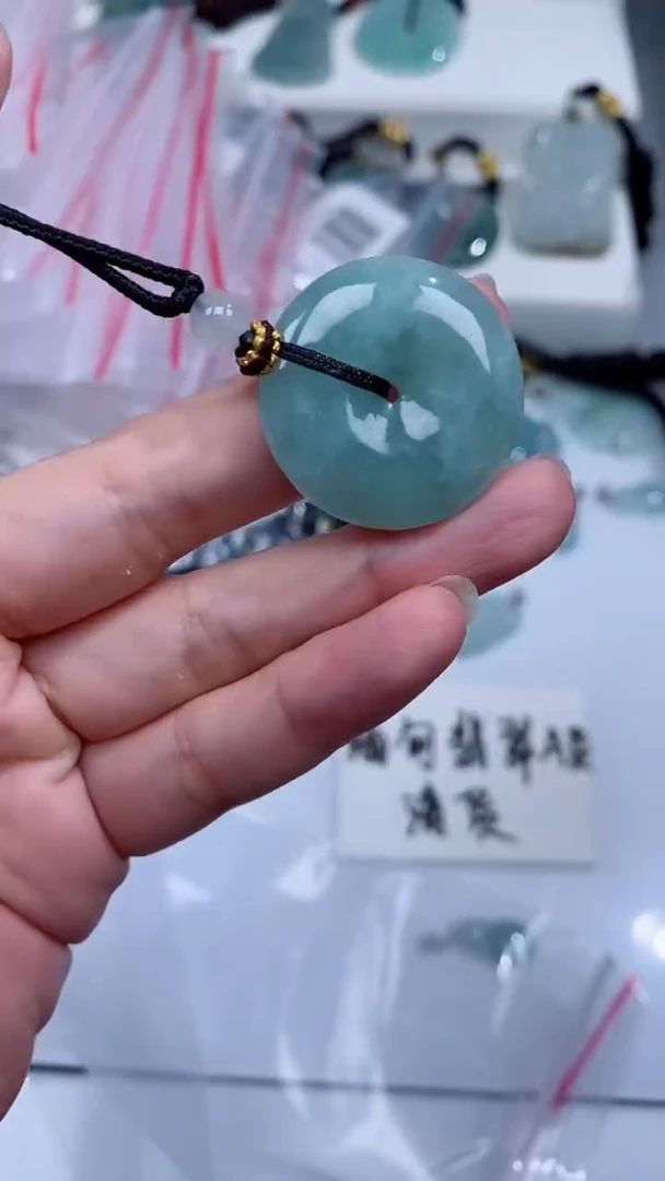 颈饰未镶嵌翡翠吊坠