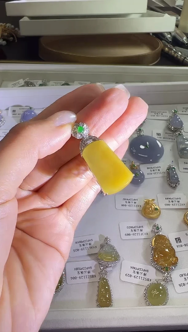 颈饰18K金镶嵌翡翠KLYL1129-006