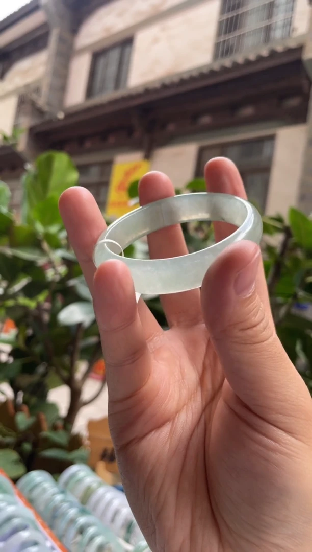 未镶嵌手镯（贵妃镯）翡翠56贵妃