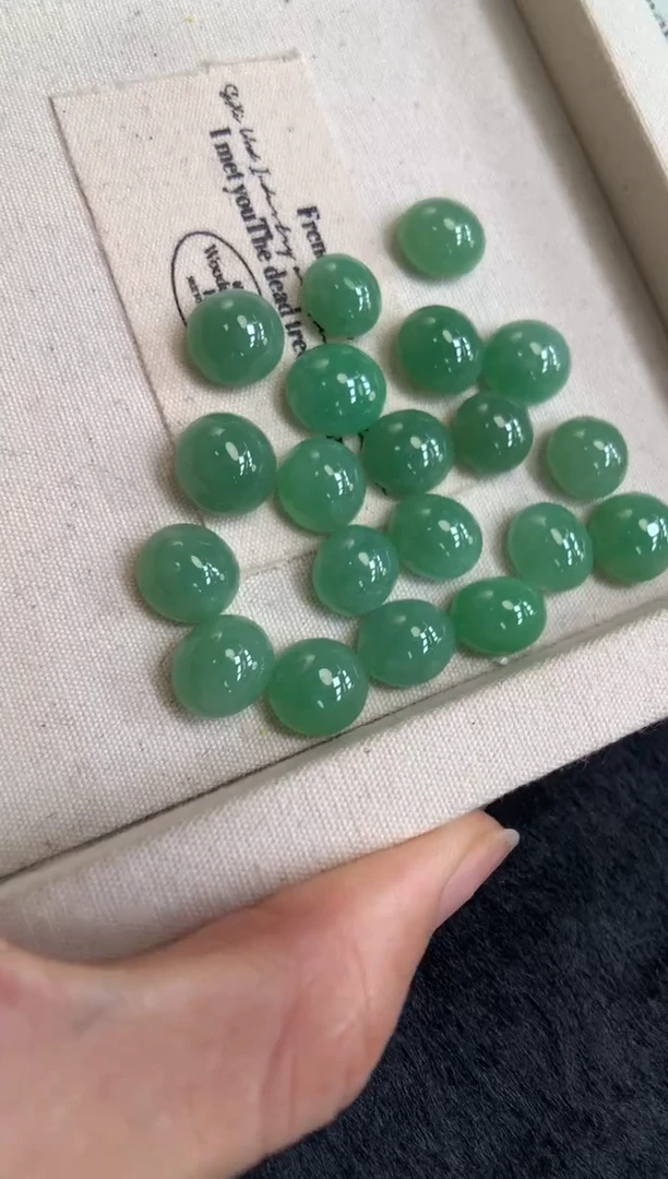 翡翠未镶嵌颈饰蛋面 多样性发其一