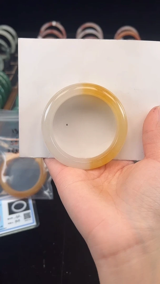 未镶嵌石英质玉（黄龙玉）手镯56圈口019