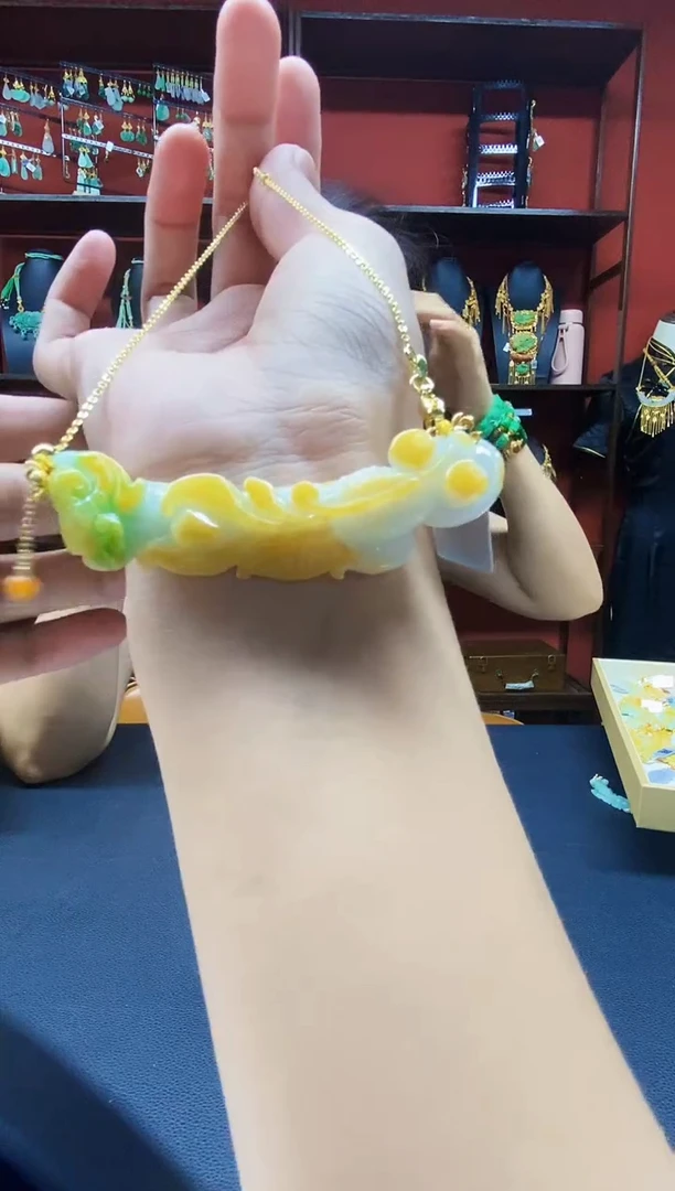 颈饰未镶嵌翡翠吊坠