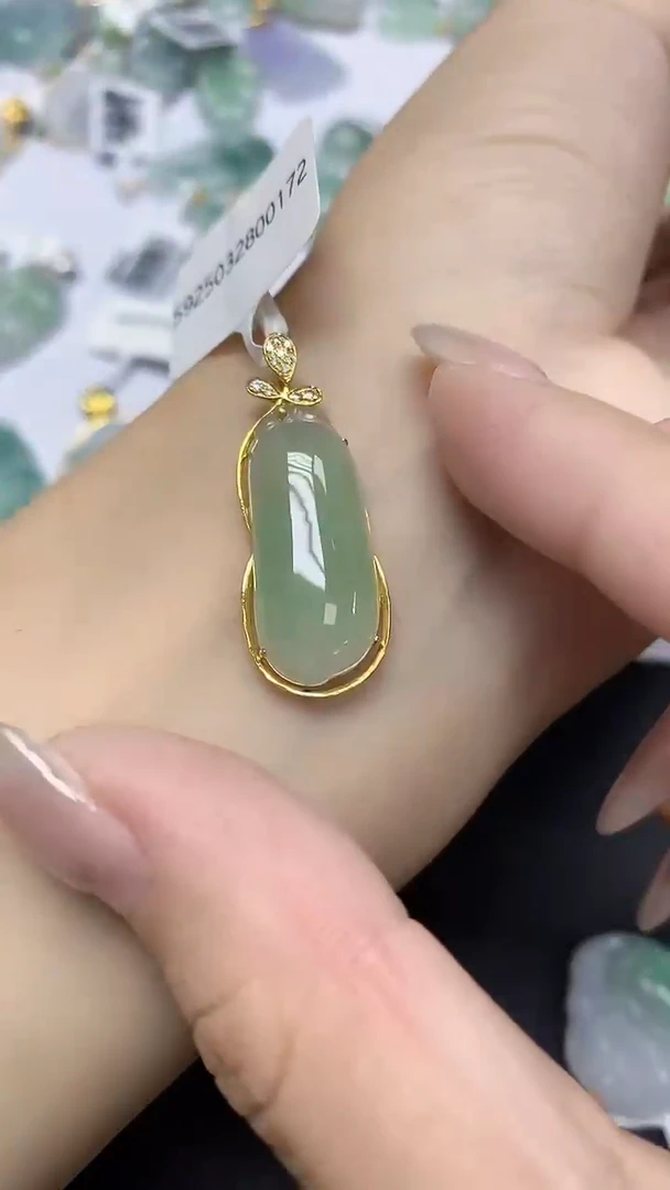 翡翠18K金镶嵌颈饰天然缅甸翡翠A货