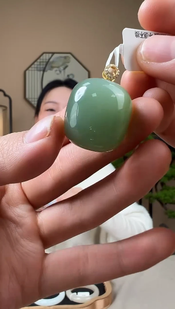 吊坠(不含链)18K金镶嵌和田玉 18K金粉青吊坠 17g+