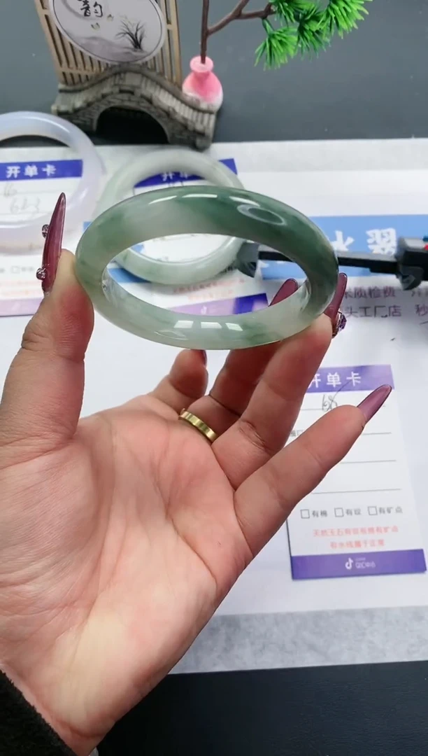 【闪购商品】石英质玉手镯未镶嵌T68-56+