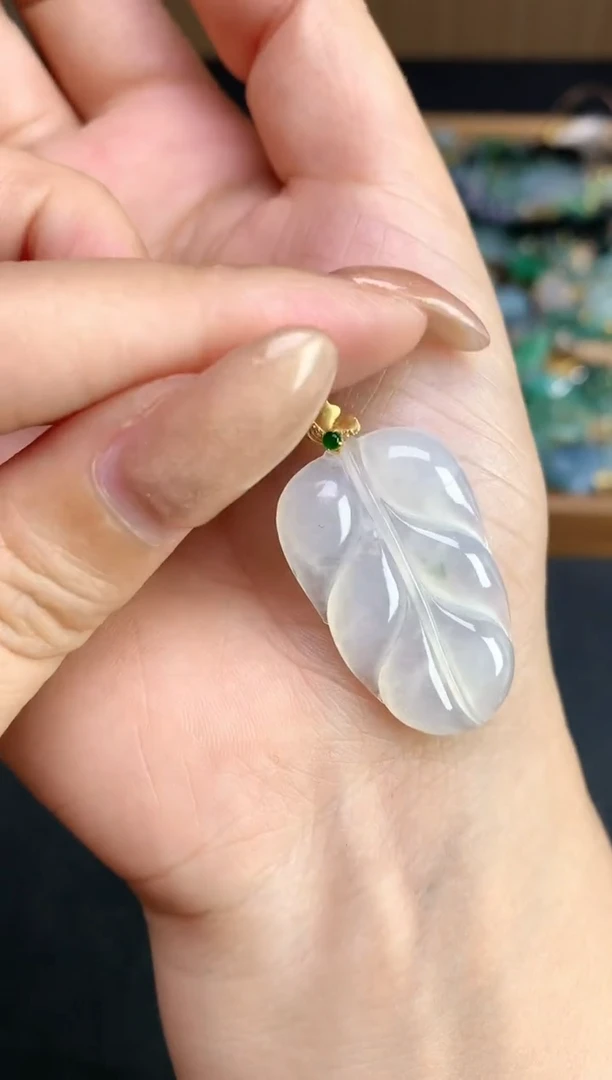 颈饰18K金镶嵌翡翠2025120101