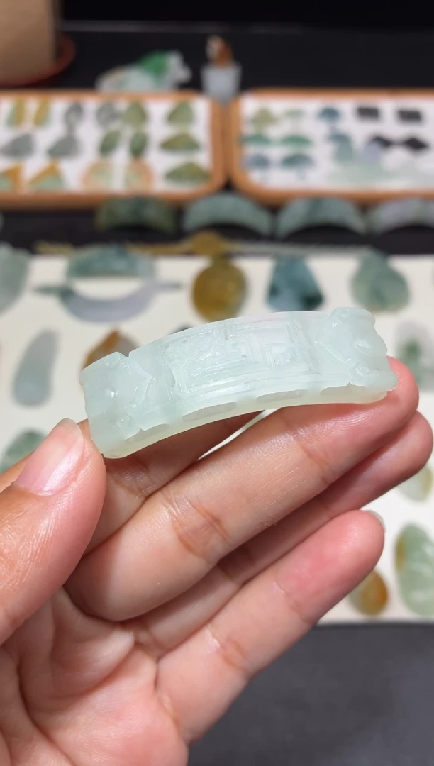 定制翡翠未镶嵌仿古手牌
