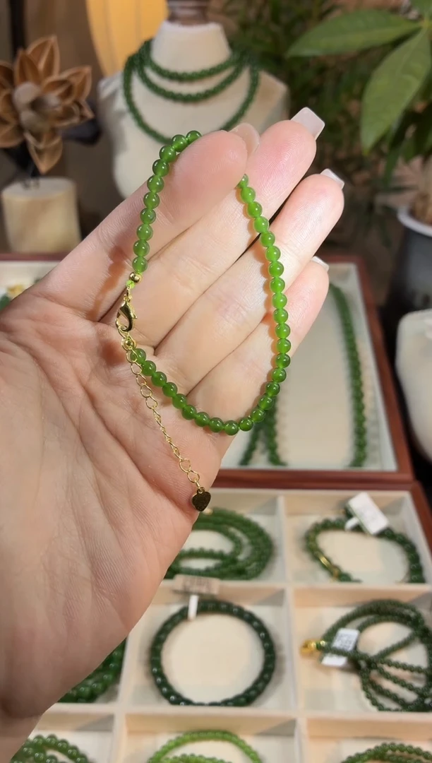 颈饰未镶嵌和田玉（碧玉）4苹果绿无矿单圈