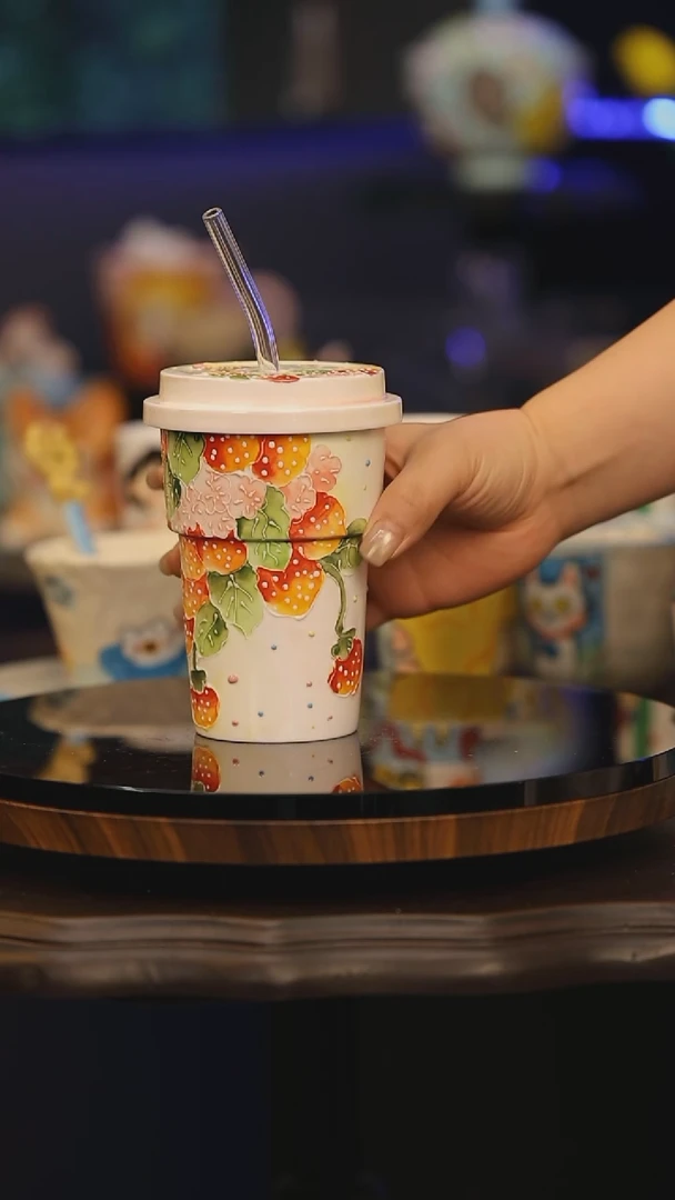 【闪购商品】摆件景德镇釉下彩绘设计师款式陶瓷