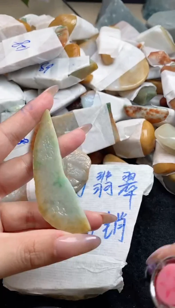 翡翠裸石翡翠挂件裸石
