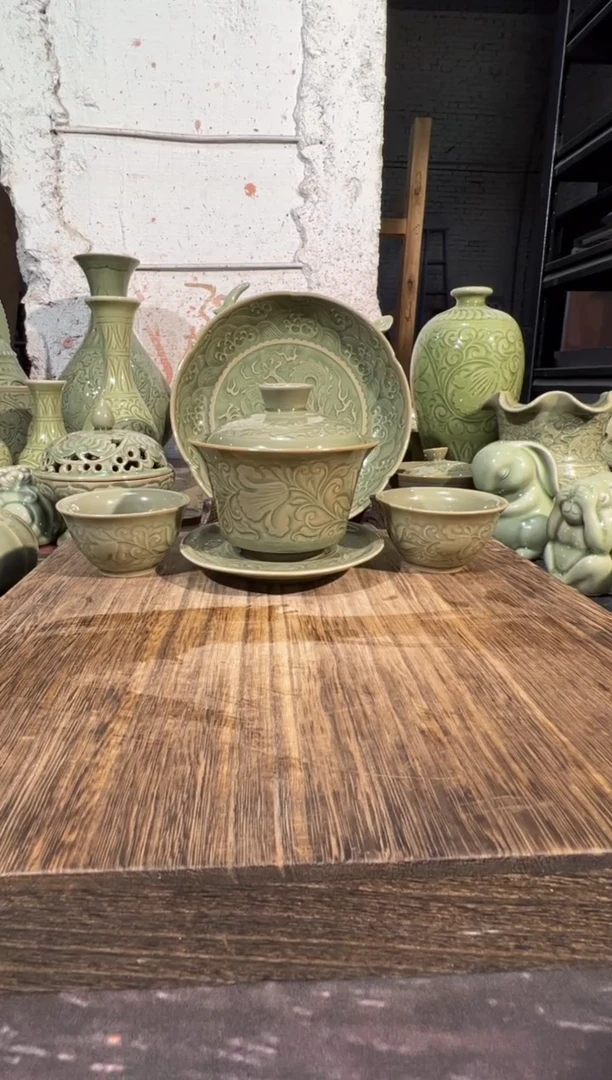 微瑕耀州窑莲纹三才盖碗+莲纹小杯2